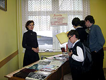Беляева И.Г. с посетителями выставки